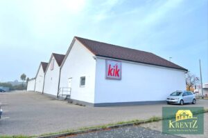 Rückansicht Parkplatz