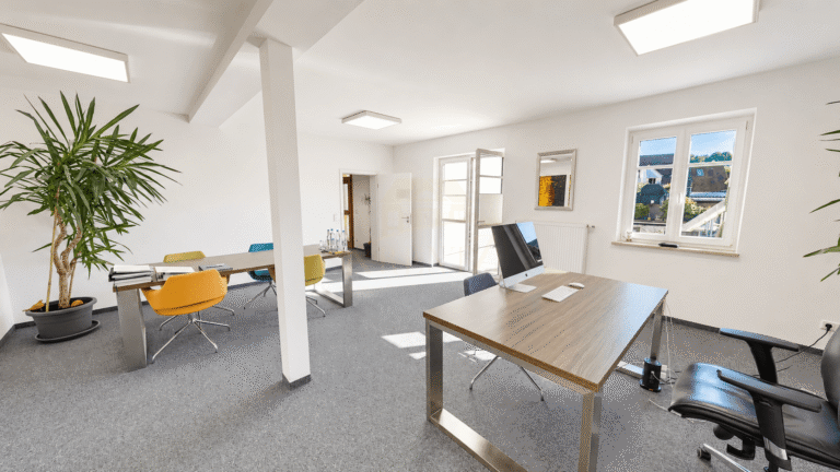 Büro mit Zugang zur Dachterrasse